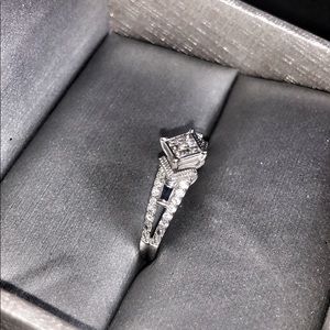 10k white gold Diamond ring size 5